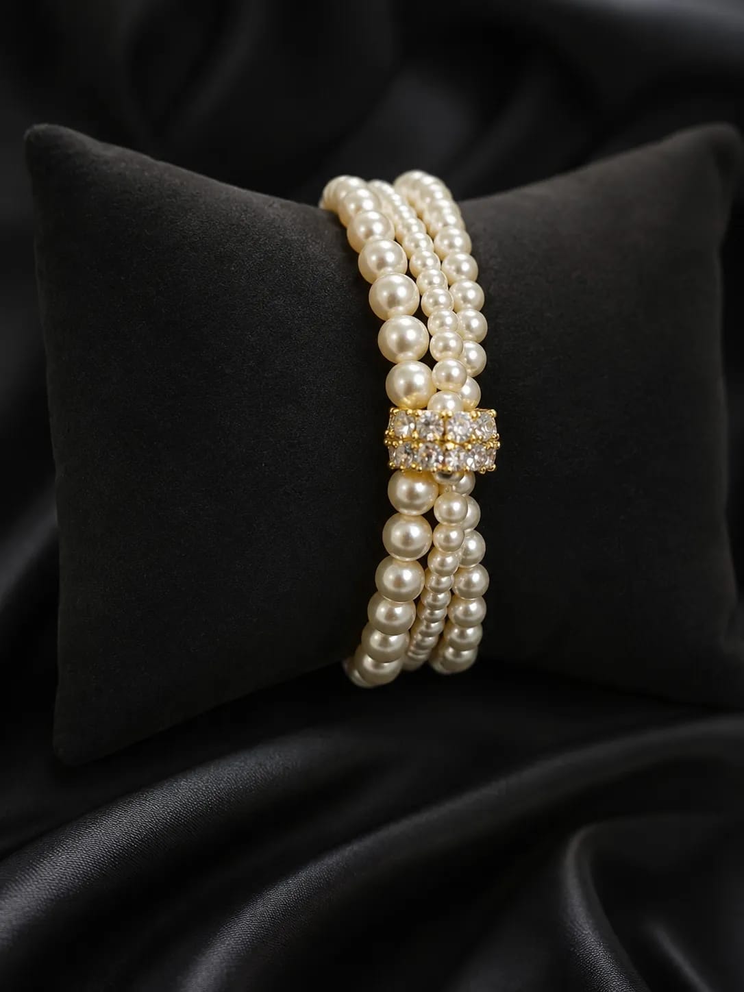 LUXARQ Pearl Bracelet with Rhinestone Accent